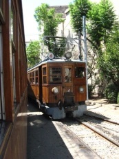 Electric trains in Mallorca, Spain, built in 1929 by Siemens and still running in 2014: an example of a physical system with good operability - Photo Copyright (c) Matthew Skelton 2012