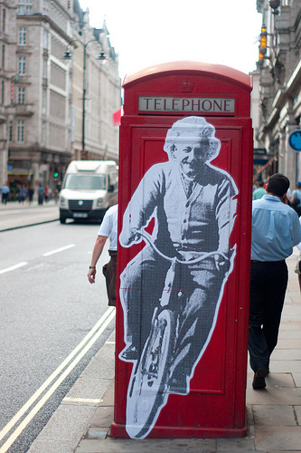 Einstein en bicicleta,http://www.flickr.com/photos/adambowie