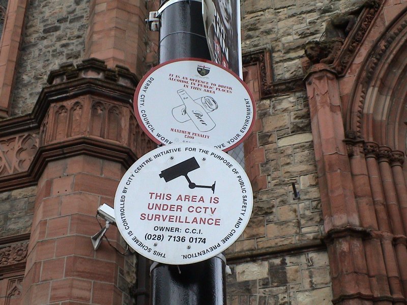 weniger schön - Überwachungskammeras wohin man schaut...