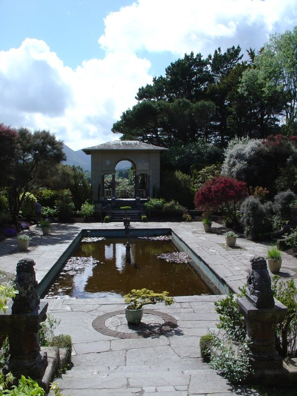 Teich und Pavillon auf Garinish Island