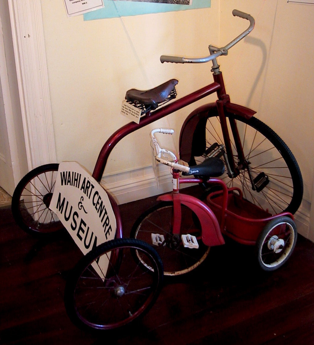 One-off Display Model Akrad Flyer with standard model (credit: Waihi Museum) 