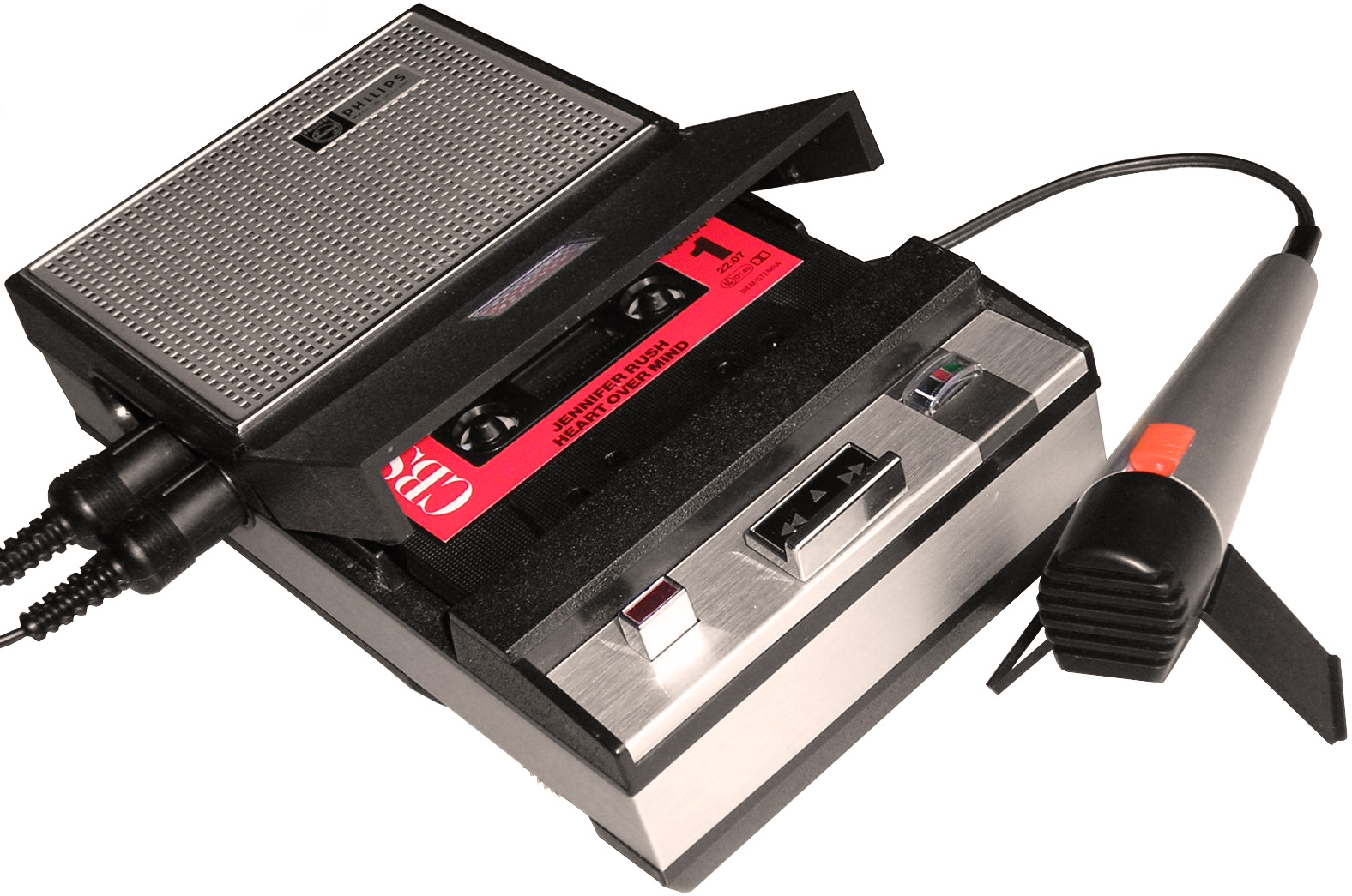 Kassette in einem Kassetten-Recorder – Bild: mib18 at German Wikipedia (CC BY-SA 3.0) (freigestellt)