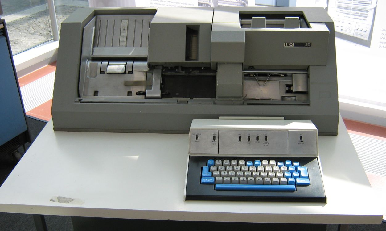 Lochkartenstanzer – Bild: Mwaelder (CC BY-SA 3.0)