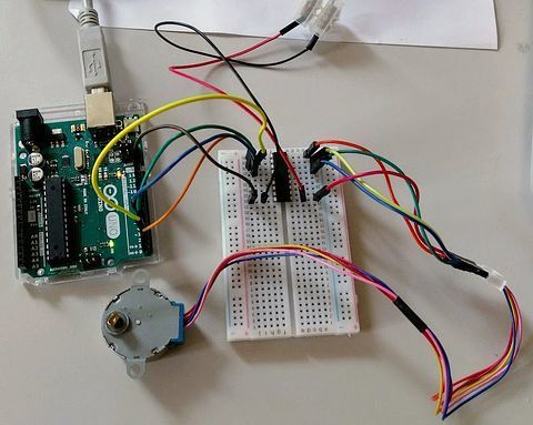 Abb. 6.15: Schrittmotor fliegend verdrahtet