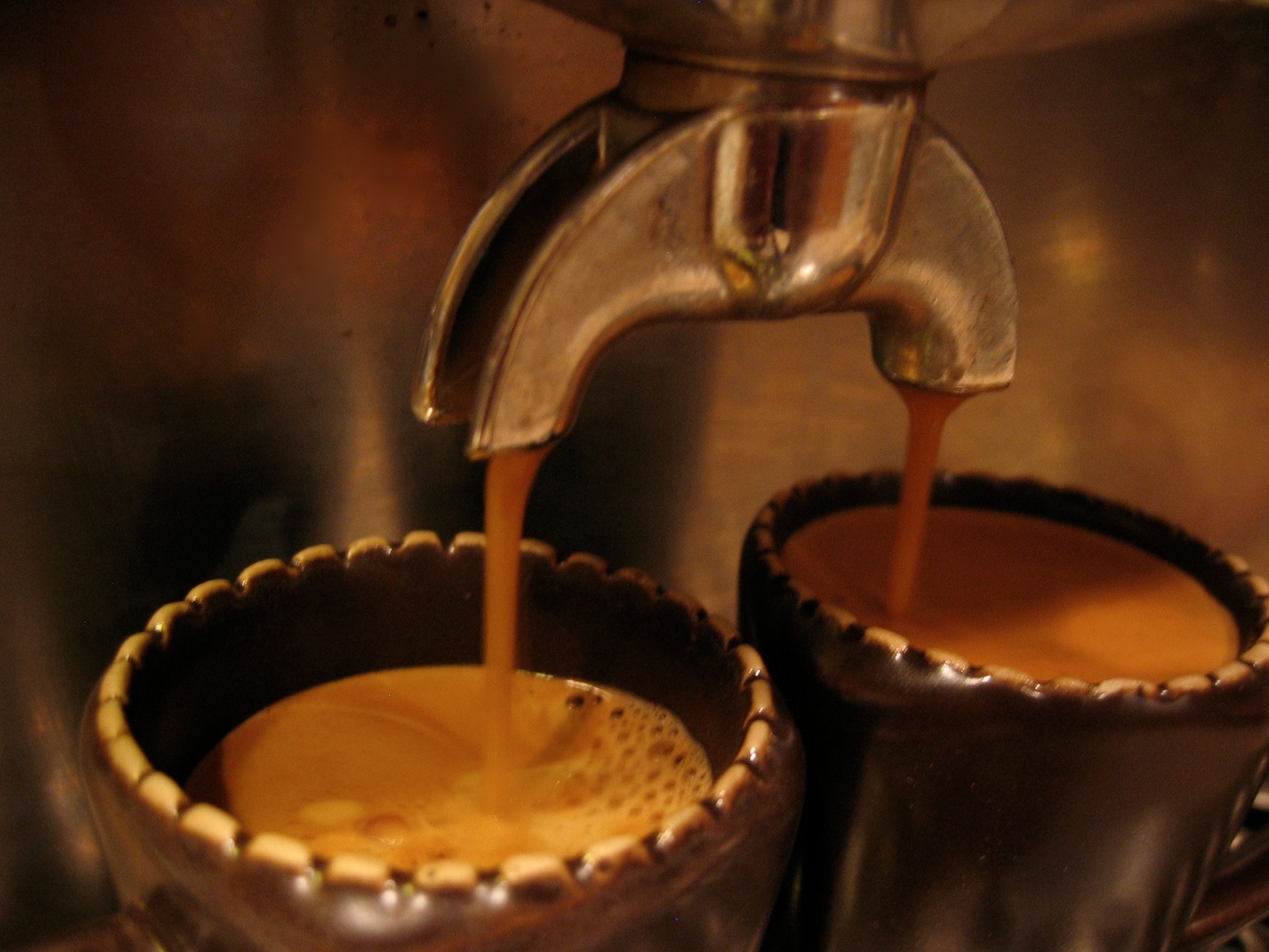 Espresso a lungo, or the long pull, is thinner in texture, more acidic, and contains more caffeine than a ristretto pull