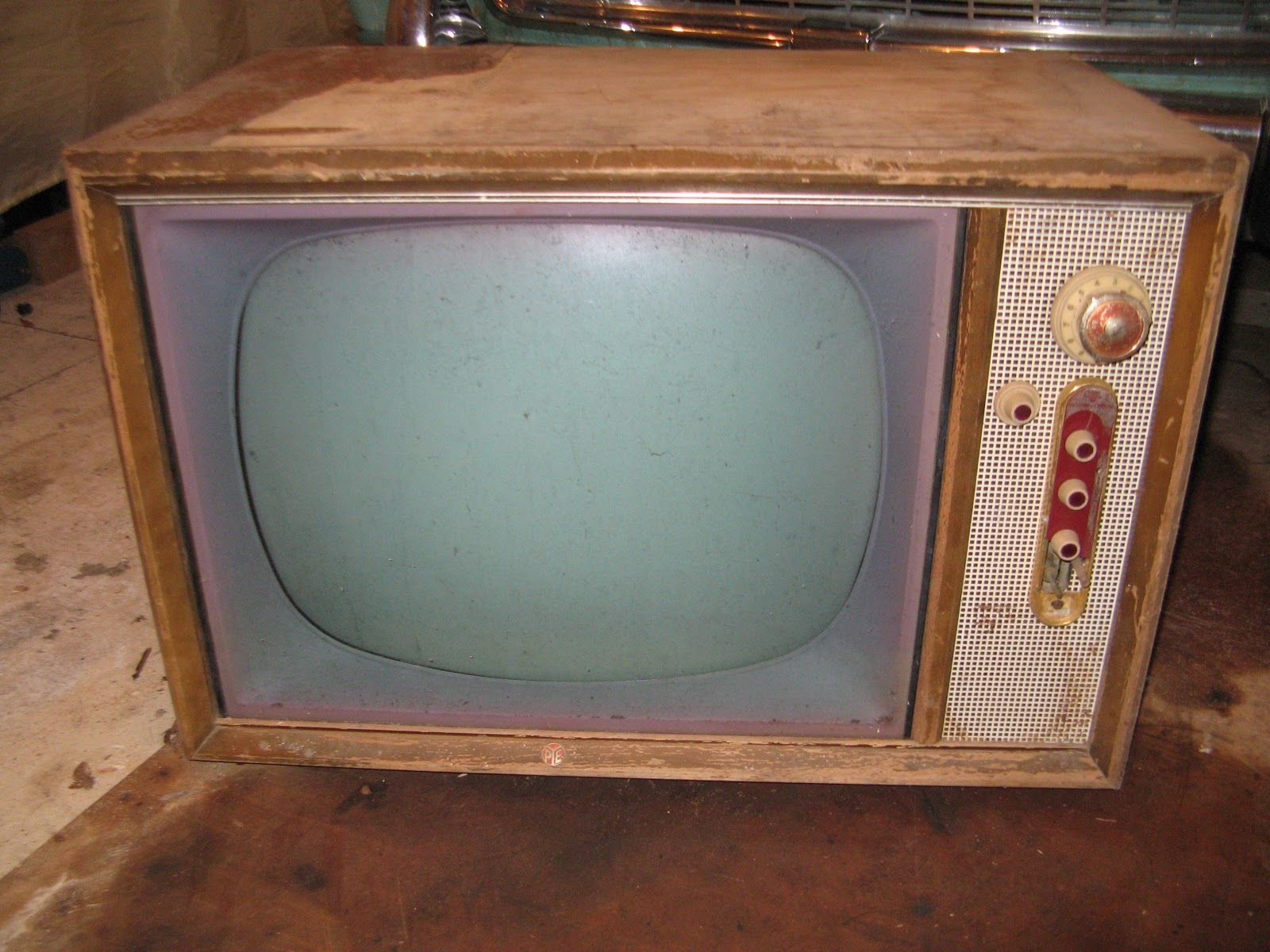 Pye 201T 21" Television (Source: 'Glen, http://nzvintagetvradio.blogspot.com/')