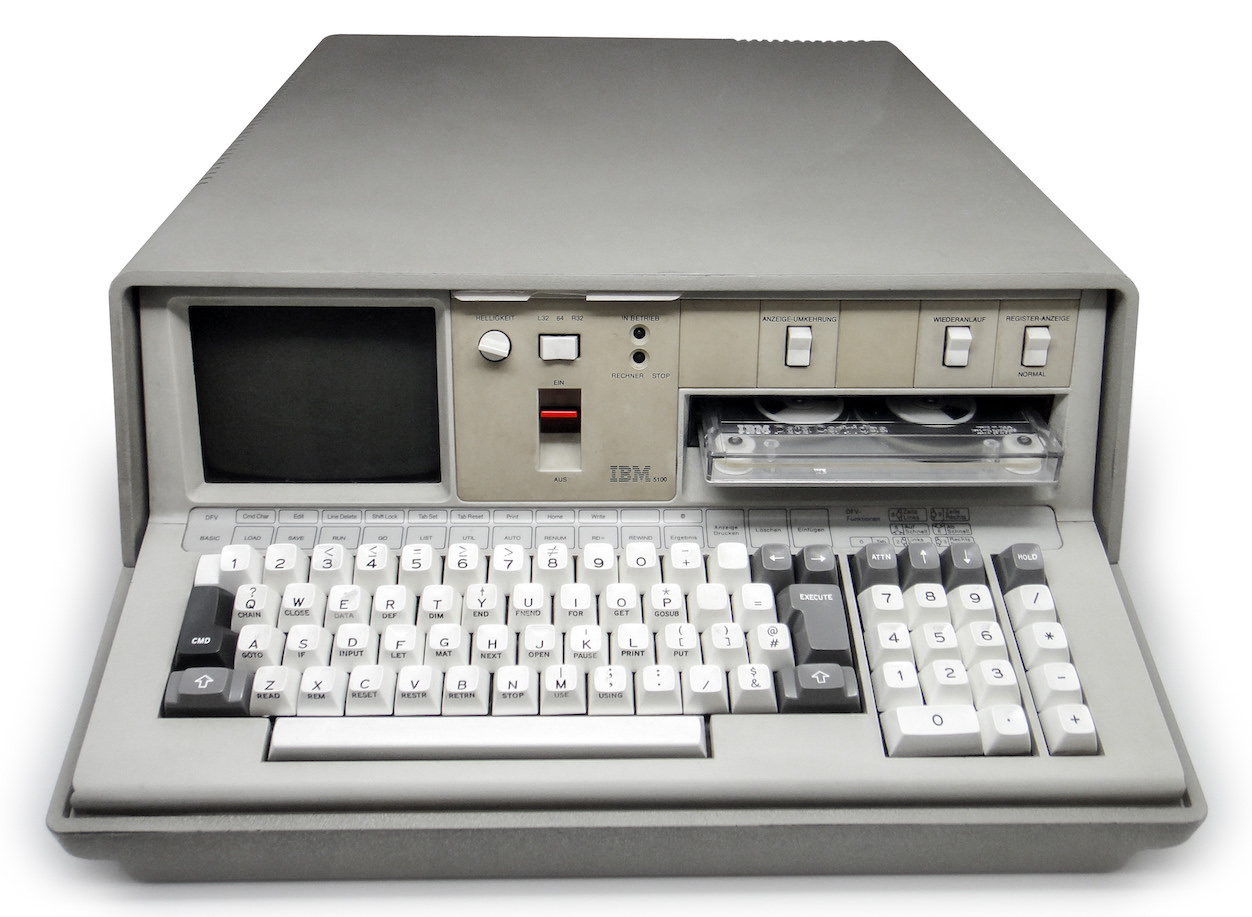 IBM 5100 – Bild: Sandstein (CC BY-SA 3.0), freigestellt