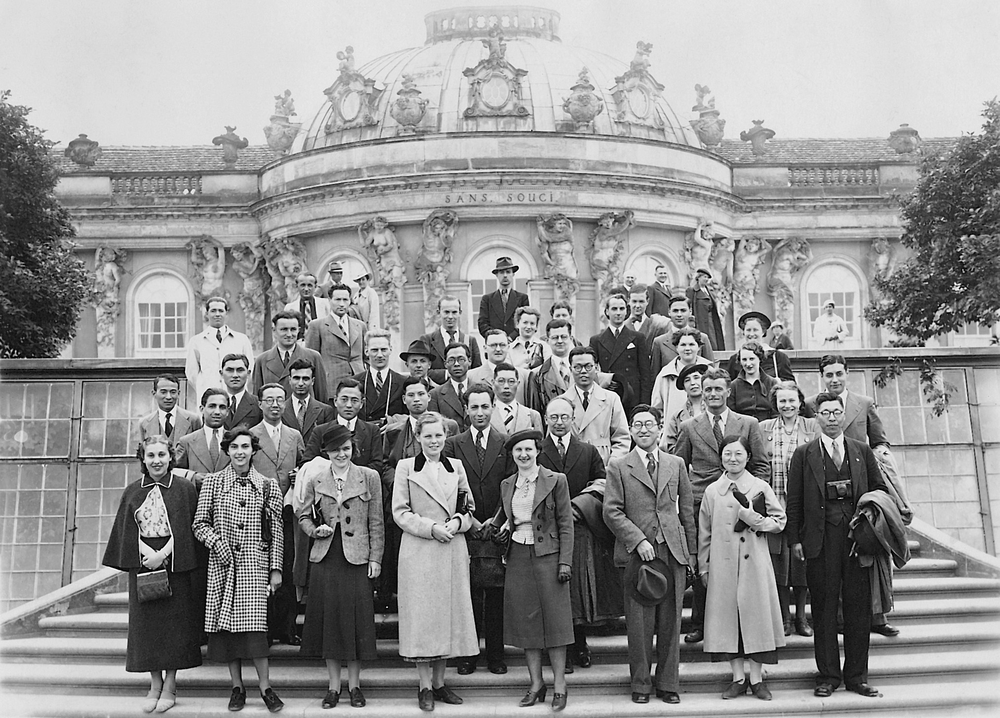 Class trip from the Institute of Foreigners, Potsdam (1937)