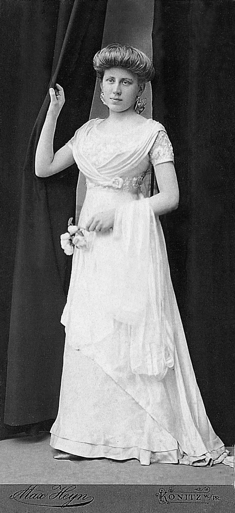 Wanda Donimirska, nee Sikorska (1890-1974), author’s mother