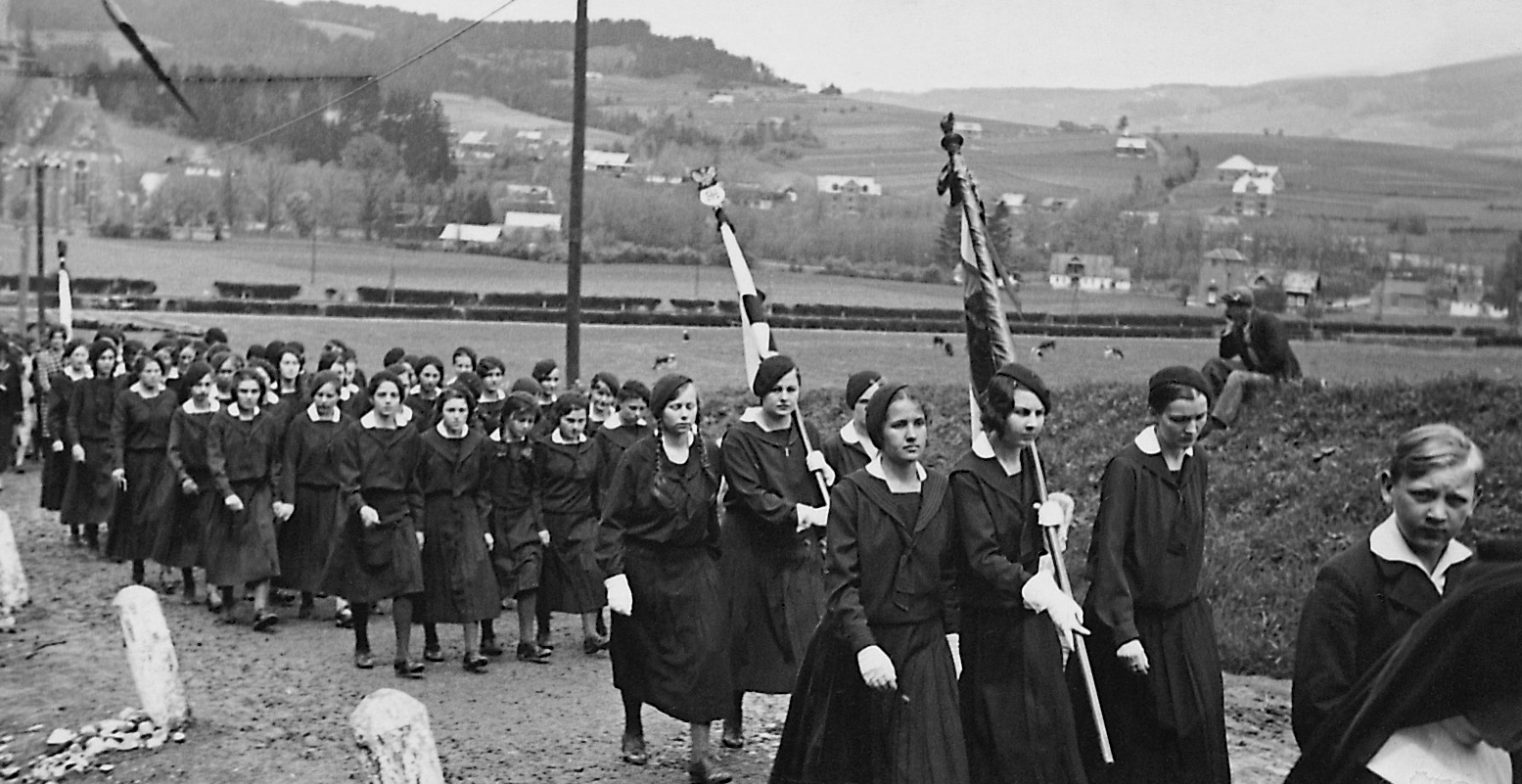 Procession mourning the death of Marshal Piłsudski, Rabka (1935)